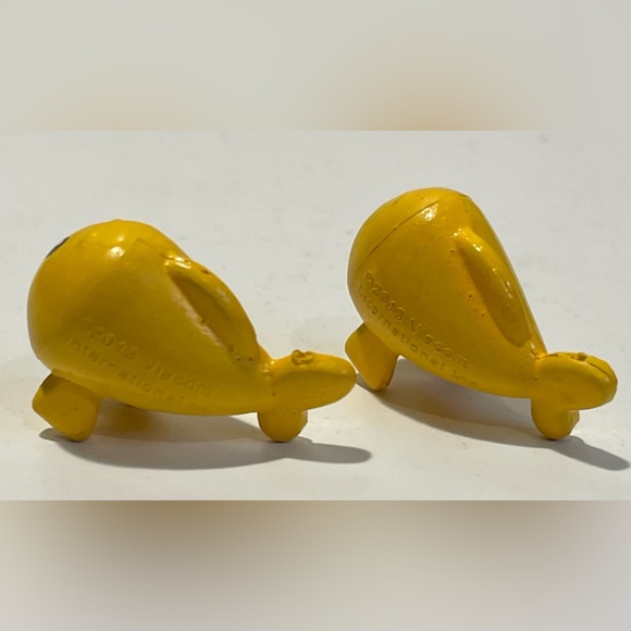 2 Vintage Bubble Guppies Small Toys Action Figures Toys - Cake Topper - Diorama - Picture 2 of 5